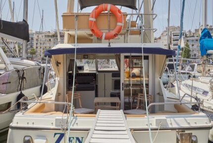 Aft deck and open salon view of Fairline Corniche 31 Zen motorboat docked in Greece